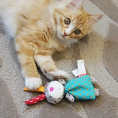 GiGwi Catnip Refilling Cat Toys Interactive Chewing Toy Cute Design Small Soft Fabric Washable Plush Toy with 3 Packs of Catnip