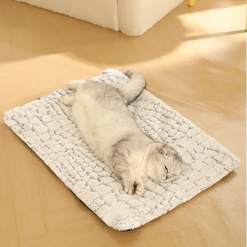 Thermal cat Bed Washable Down-like Fabric Self-heating Dog Bed Dirt-resistant and Slip-resistant Dog Mat Pet Decorate Accessory