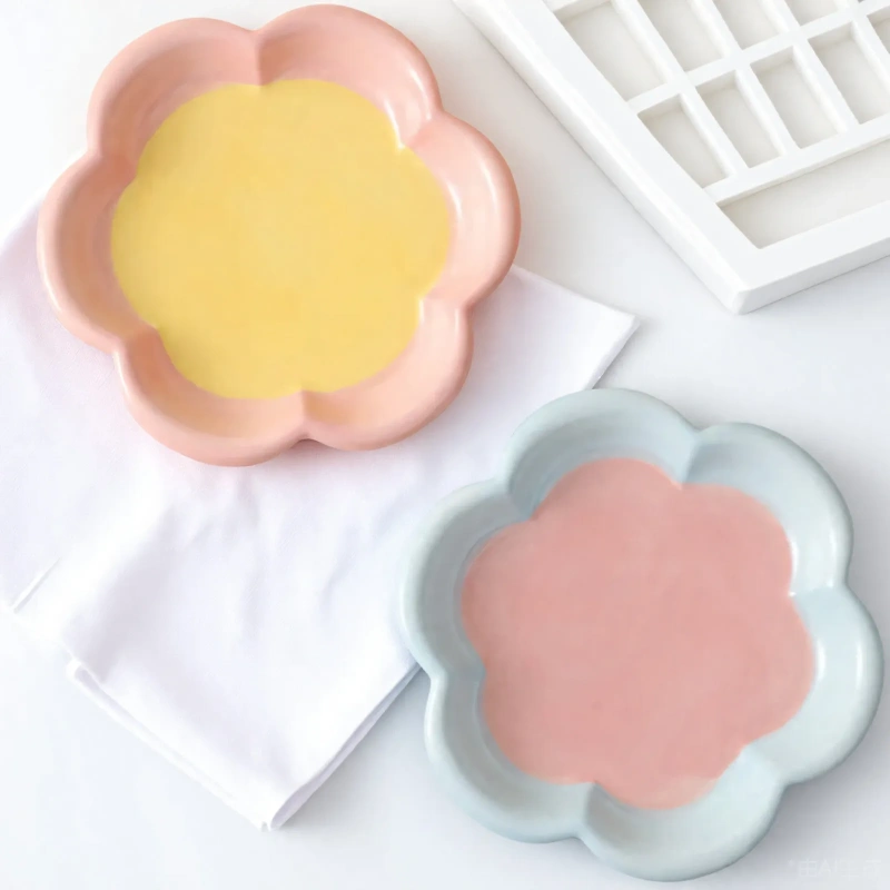 Love Cat Plate Dog Bowl Not Easily Knocked Over Hand Painted Cat Bowl Ceramic Cat Food Bowl Cat Rice Bowl Canned Snack Bowl