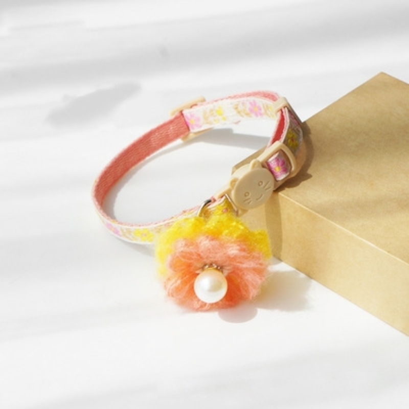 Various cute flower-shaped fur collars