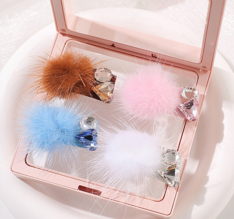 Pet hair clip
