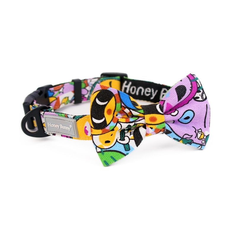 Detachable bow on pet collar