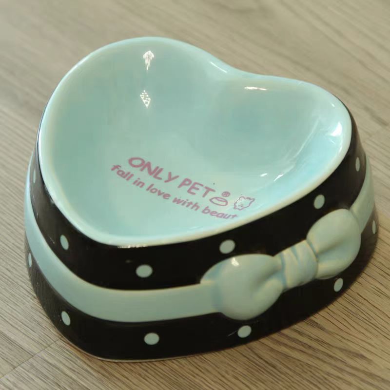 Cat-shaped ceramic bowl