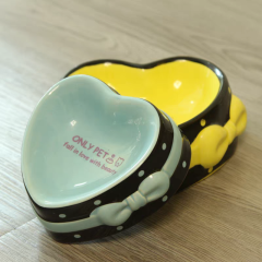 Cat-shaped ceramic bowl