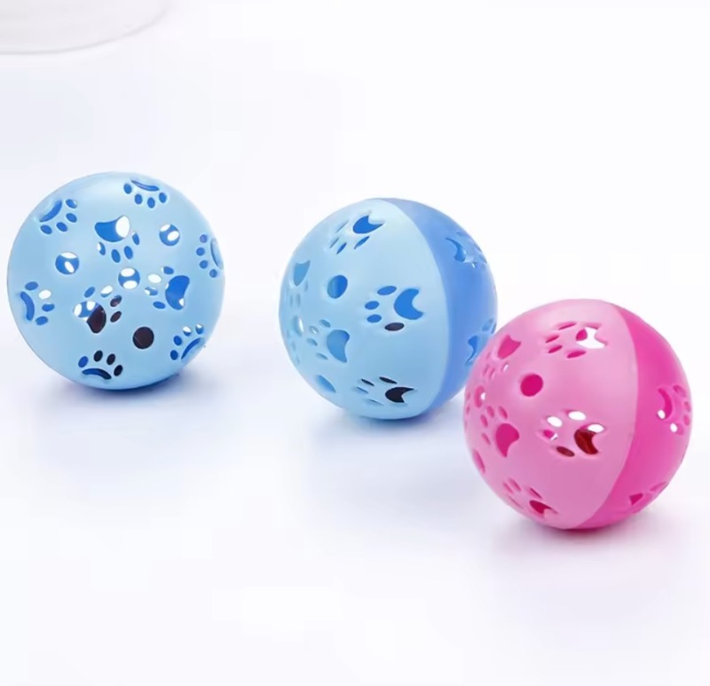 The color of the paw print bell ball is random.