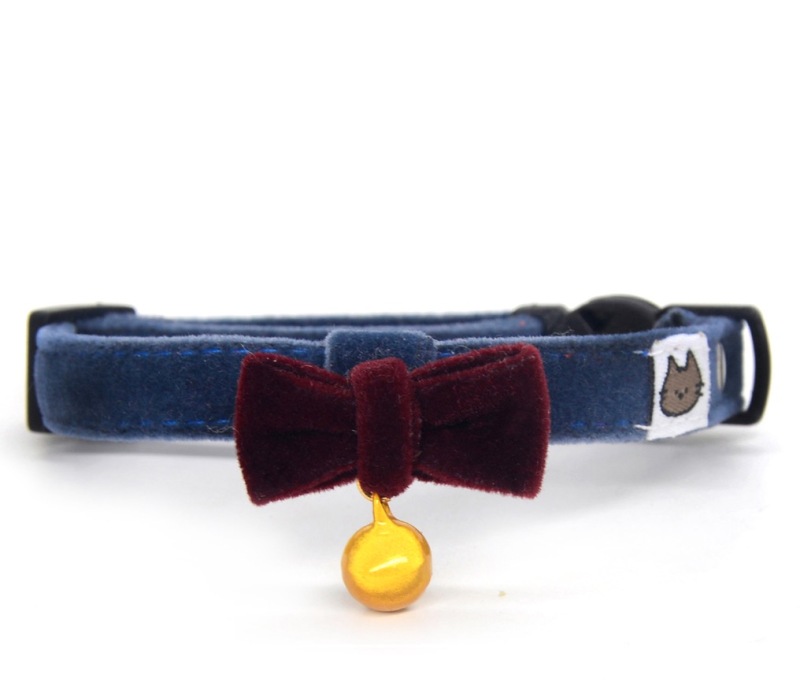 Cute flannel cat safety collar