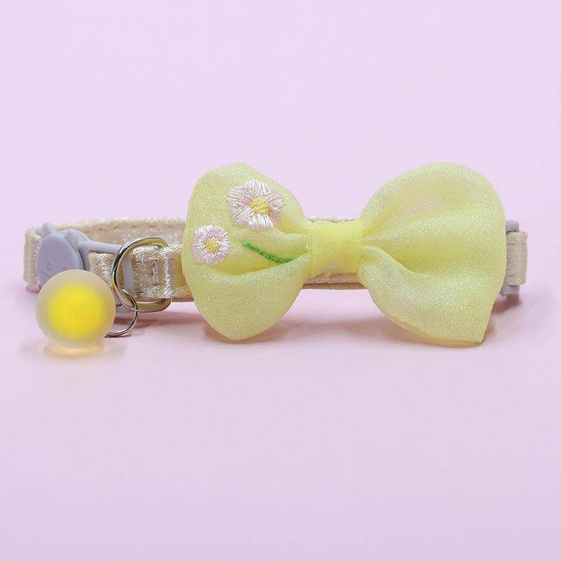 Cat safety collar with bell