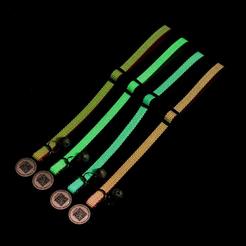 Reflective and glow-in-the-dark pet locator collar