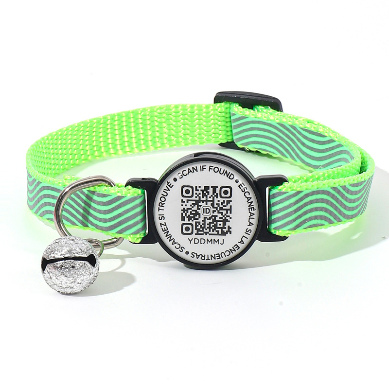 Reflective and glow-in-the-dark pet locator collar