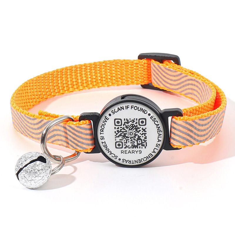 Reflective and glow-in-the-dark pet locator collar