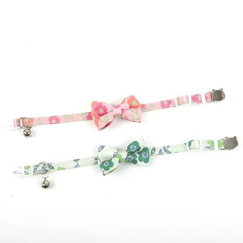 Gold-stamped bow cat collar with engraving