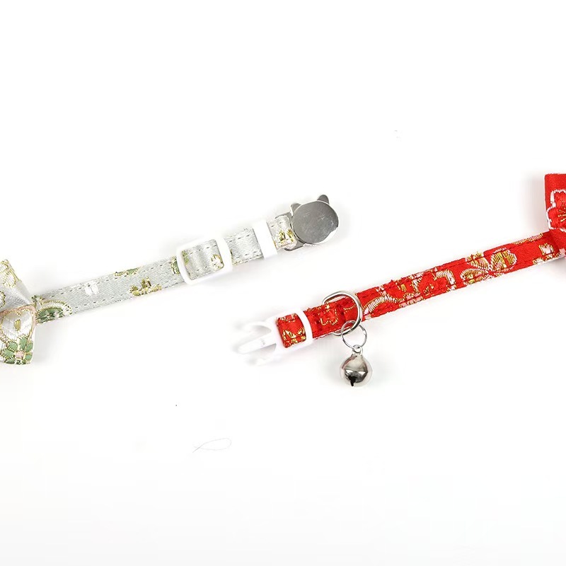 Gold-stamped bow cat collar with engraving