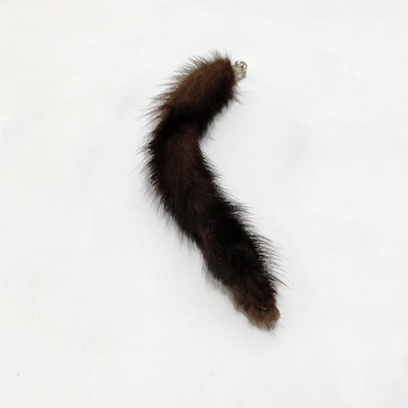 Replaceable heads for fox fur and rabbit fur cat toys
