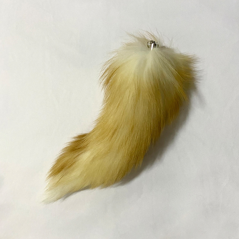 Replaceable heads for fox fur and rabbit fur cat toys