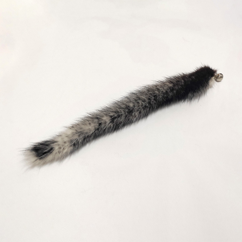 Replaceable heads for fox fur and rabbit fur cat toys