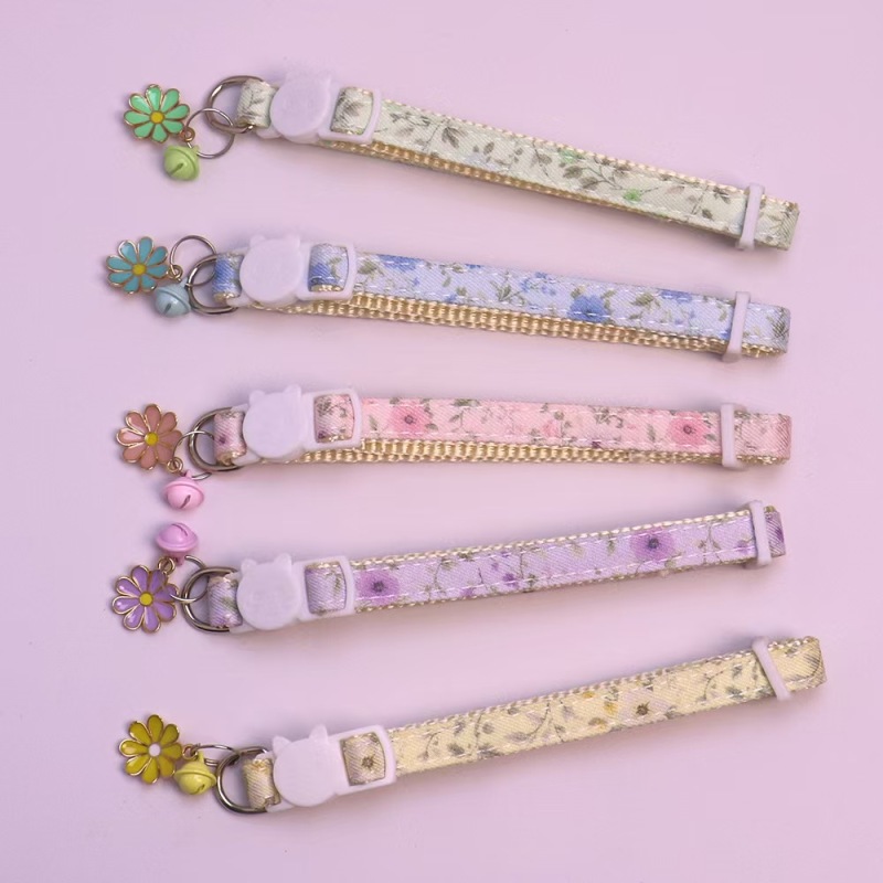 Floral cat collar