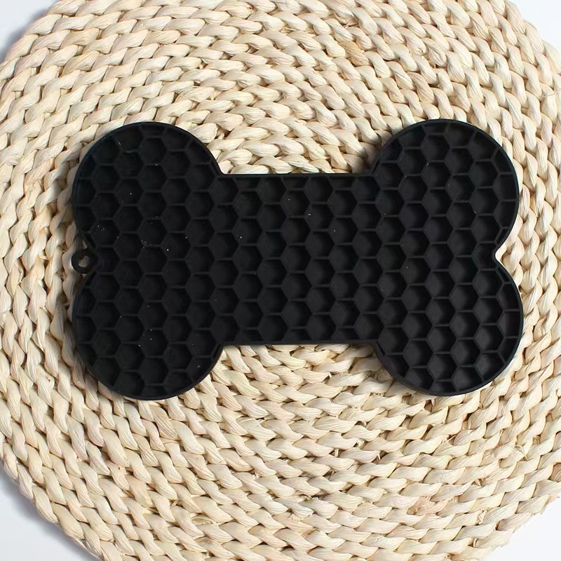 Silicone Licking Pad Mat for Pet Dogs Cats Slow Food Bowls with Suction Cup Feeding Food Bone Shape Silicone Licking Pad