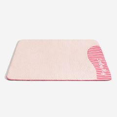 Cooling mats for pets in summer