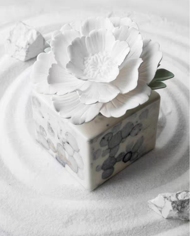 CHANDO Flameless Wood-Scented Essential Oil Diffuser — Handcrafted Ceramic Home Decor