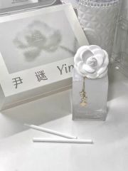 Camellia flameless aromatherapy diffuser for bedroom use, long-lasting essential oil fragrance, delicate scent.