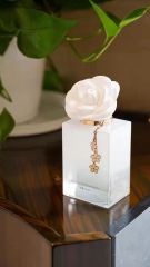 Camellia flameless aromatherapy diffuser for bedroom use, long-lasting essential oil fragrance, delicate scent.