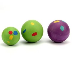Solid bouncy balls for cats and dogs