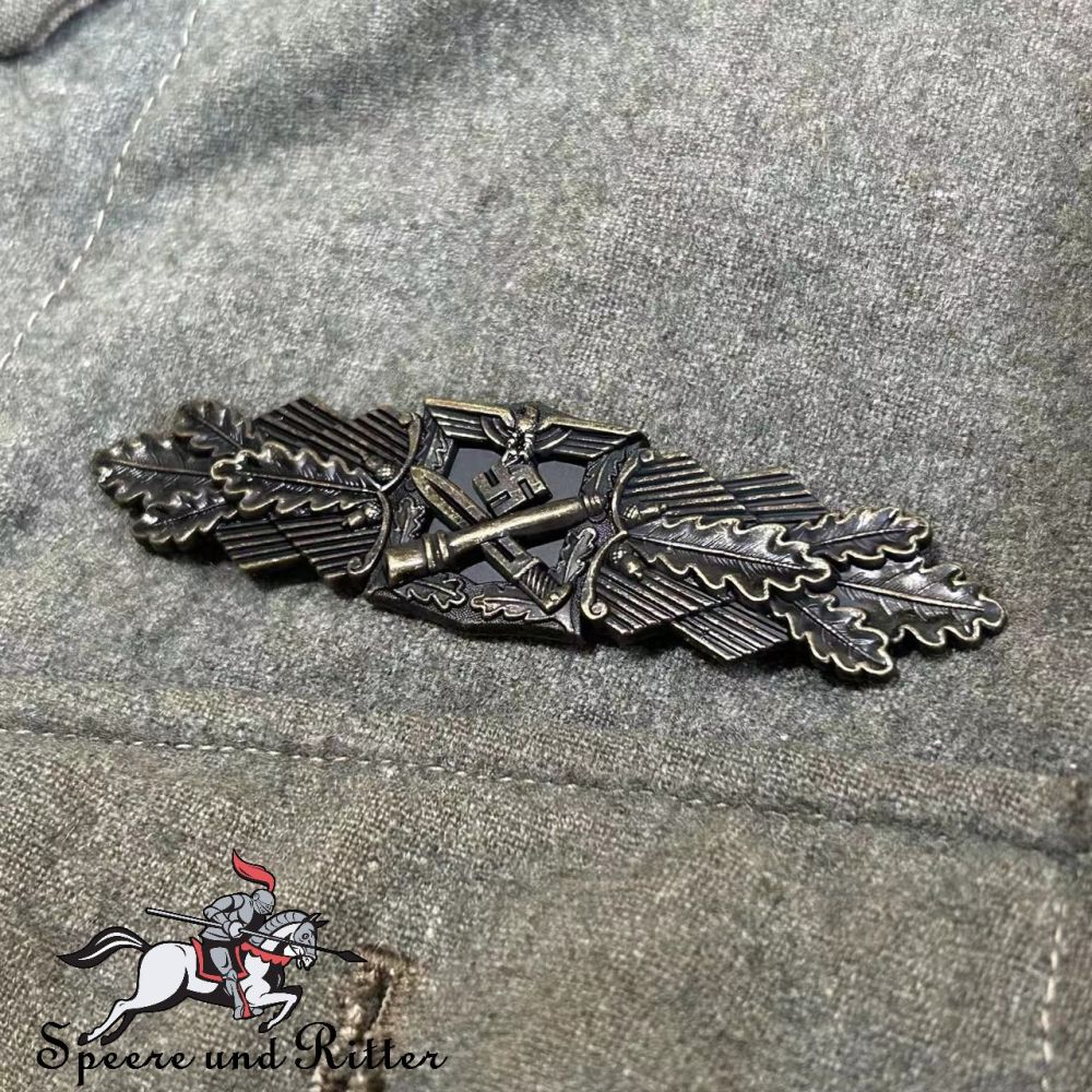 Close Combat Clasp in Bronze German WW2
