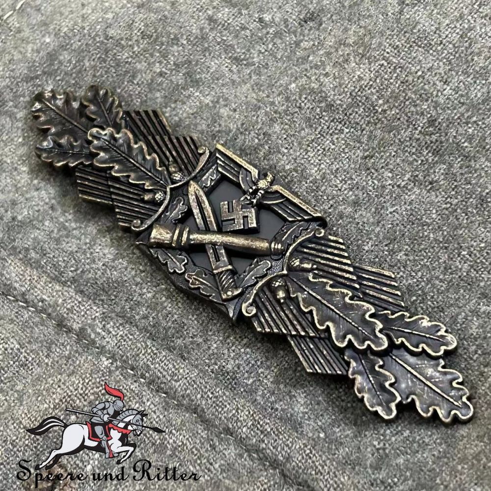 Close Combat Clasp in Bronze German WW2