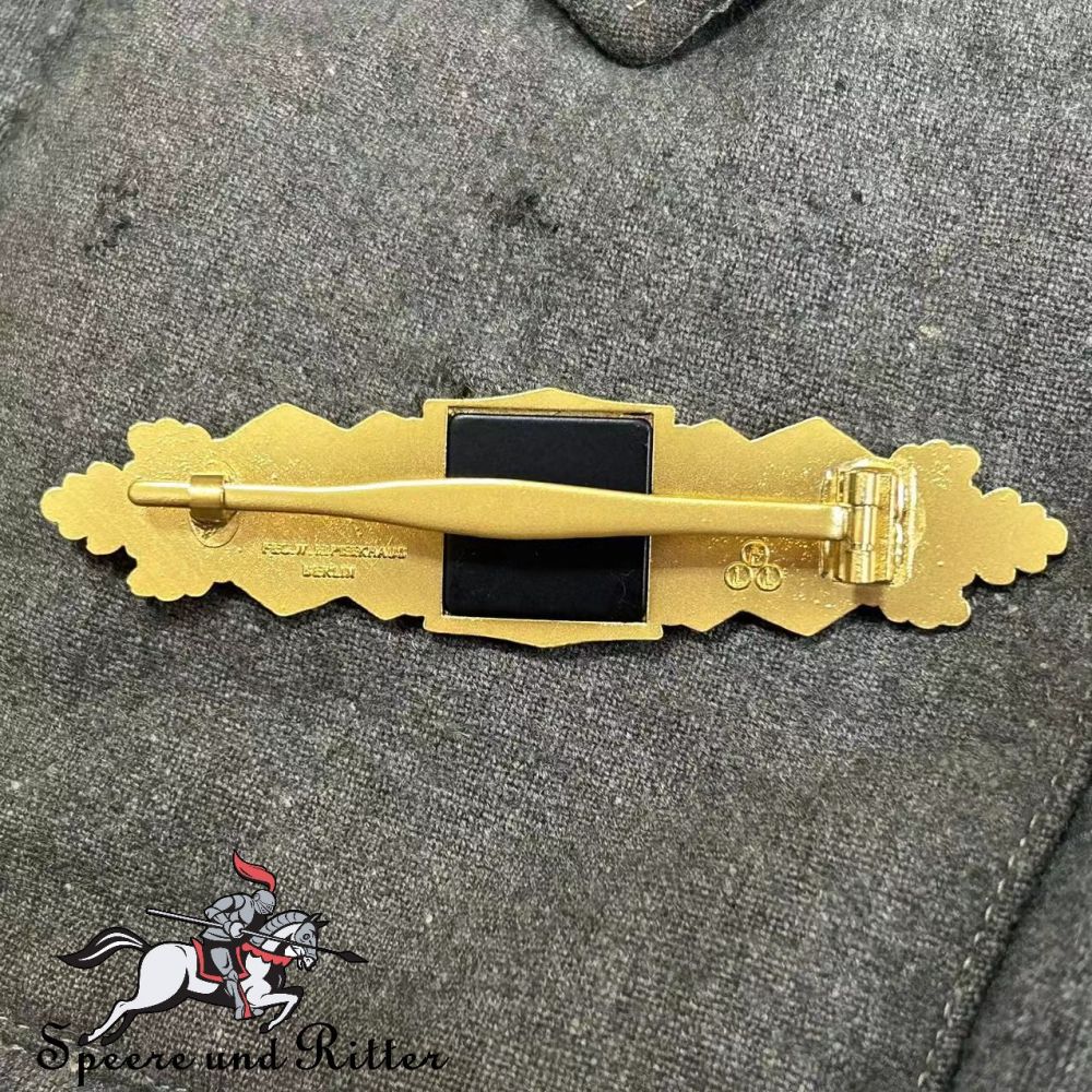 Close Combat Clasp in Gold German WW2