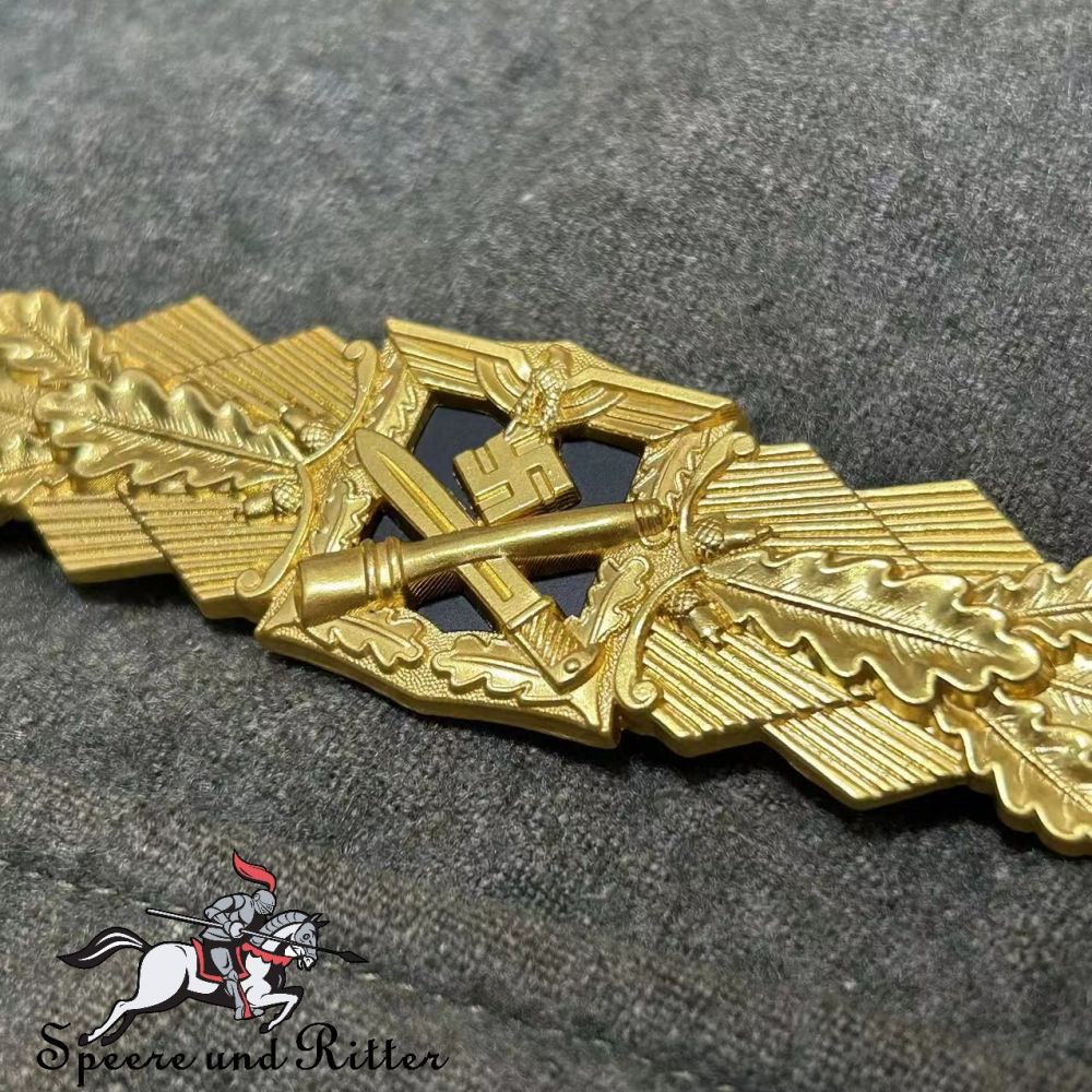 Close Combat Clasp in Gold German WW2
