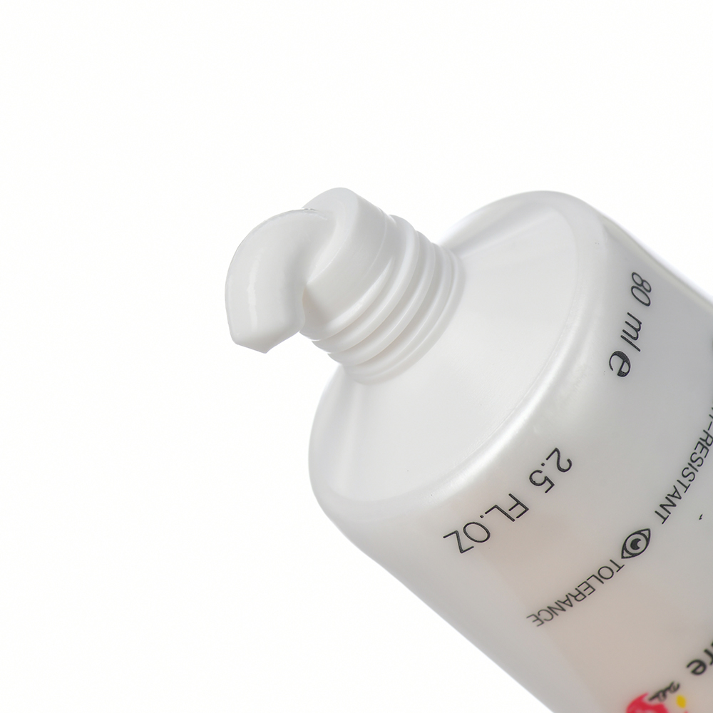 Cream Texture of SPF90 Sunscreen - Lightweight & Non-White Cast Formula | Liru Skincare