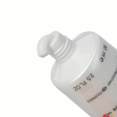 Cream Texture of SPF90 Sunscreen - Lightweight & Non-White Cast Formula | Liru Skincare