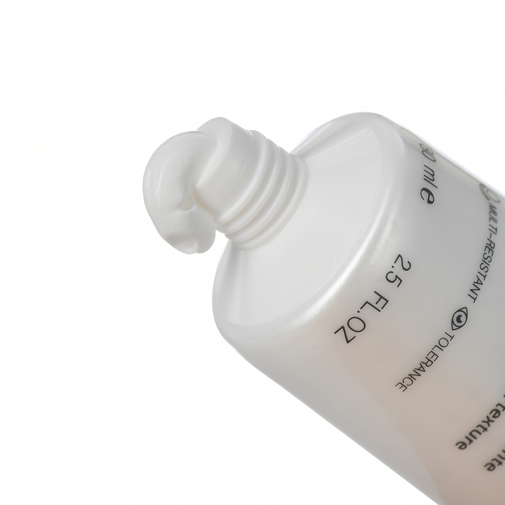 Cream Texture of Liru SPF50 Sunscreen - Lightweight