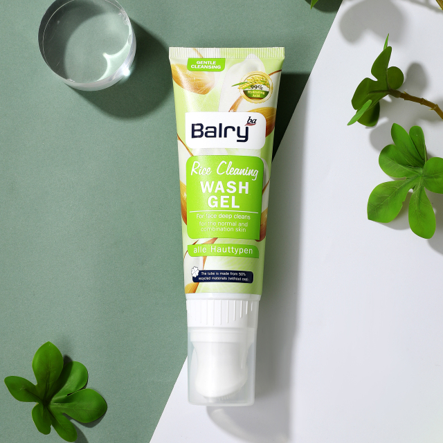 Deep Pore Cleansing Hydrating Rice Face Wash with Facial Cleansing Brush