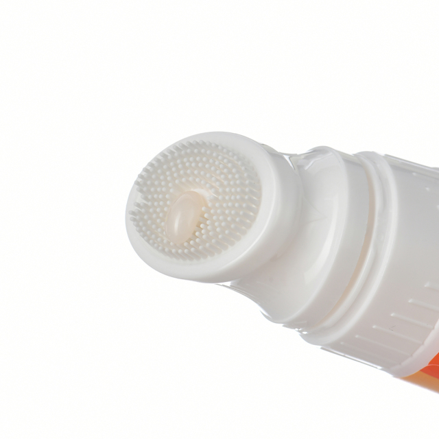 Vitamin C Brightening Moisturizing Oil Control Facial Cleanser