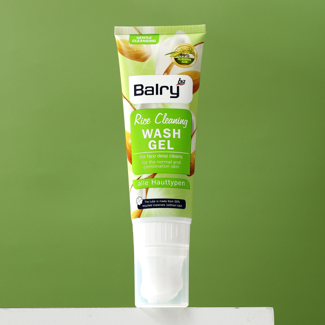 Deep Pore Cleansing Hydrating Rice Face Wash with Facial Cleansing Brush