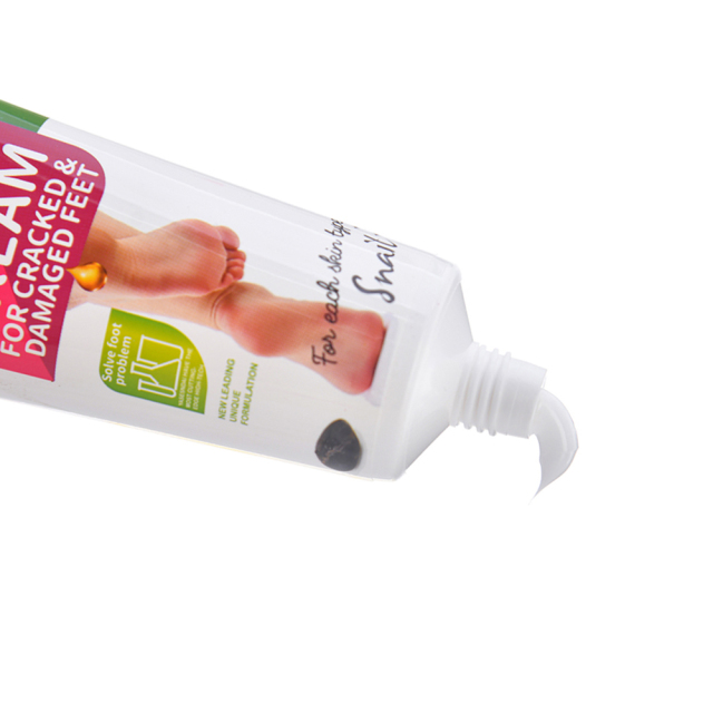 Smooth texture of Liru Dry Skin Foot Cream