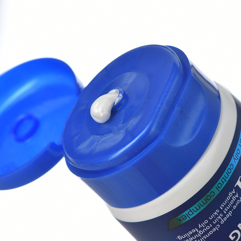 Close-up of Balry Men's 3-in-1 Cleansing Gel texture with salicylic acid