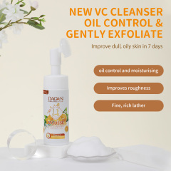 Daqan Moisturizing Vitamin C face wash with brush head