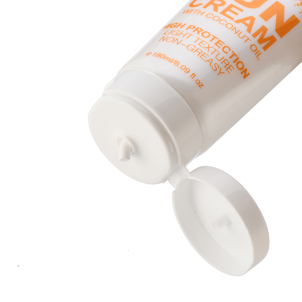 Daqan SPF60 Sunscreen with Titanium Dioxide for physical UV protection
