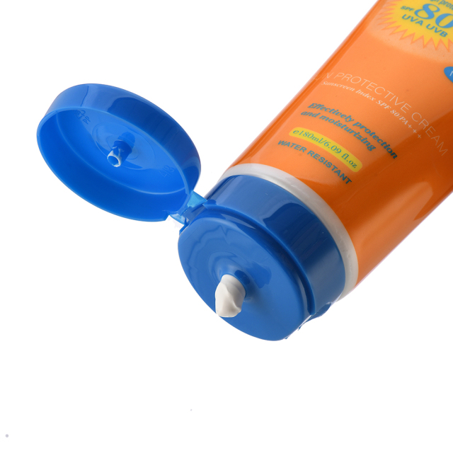 Close-up of Daqan SPF80 Sunscreen Cream texture, lightweight and non-greasy