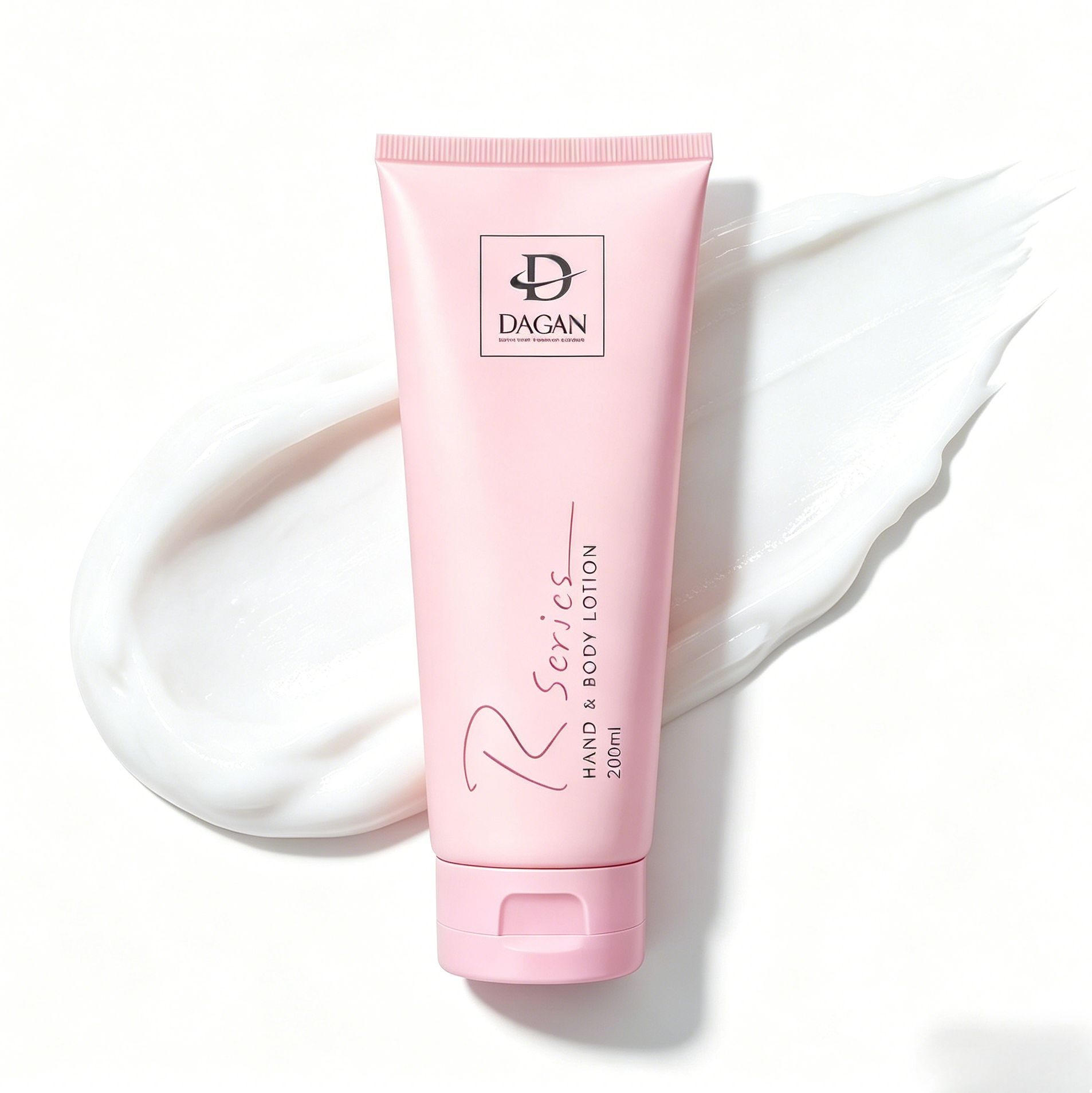 Close-up of DAQAN whitening cream texture showing lightweight, non-greasy and fast absorbing formula.