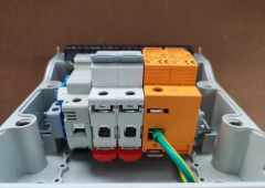DC Combiner Box 500V IP65 Waterproof Solar Panel System Distribution Protective Box with MCB SPD Fuse for Outdoor Industrial Use