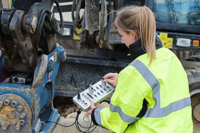 NEX[DAQ] Rugged USB Ethernet DAQ System for Vibration Temperature NVH Testing in Energy Storage Applications DEWETRON