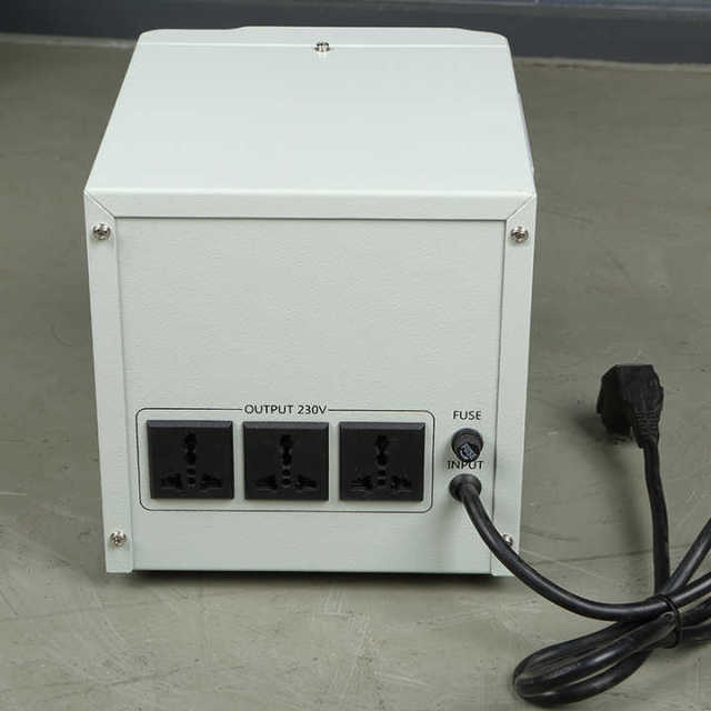 2KVA Carbon Brush Voltage Regulators Single-phase 380V Boost Converter for Data Centers and Financial Trading Systems Goter Power