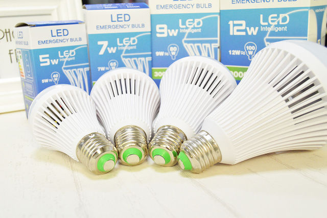 LED Smart Emergency Bulb 5W-12W 110-260V 50000hrs Lifespan Rechargeable Battery Integrated for Home Office Emergency Lighting
