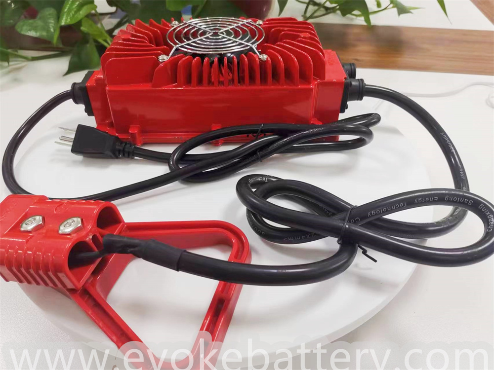 XYM EVO 1200W Intelligent Portable Battery Charger High Output Power Fast Charging for Renewable Energy Storage Systems