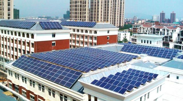 Industrial and Commercial Rooftop Solar Panel Grid System 470W 21.2% Efficiency for Hospital, Hotel, Warehouse, Office Roof Installations Lingtech Solar