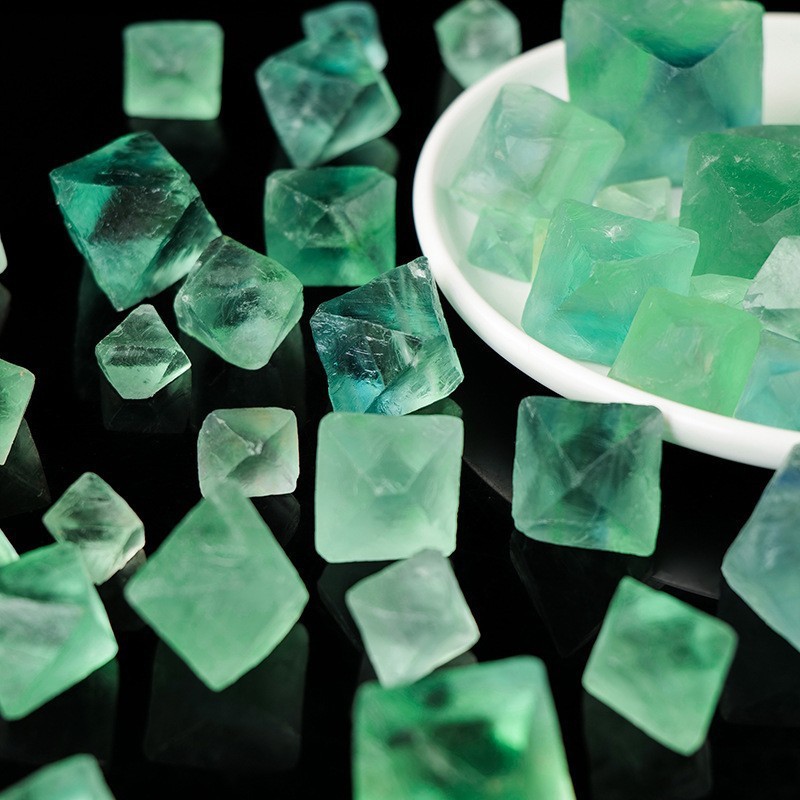 Natural Stone Colorful Fluorite Octagonal Crystal Original Decorative Gift Healing Reiki Gem Garden Fish Tank Decorative Stone