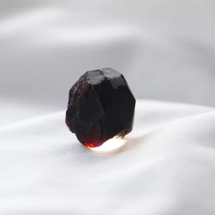 Claret Gem Natural Garnet Raw Stone Healing Crystal Specimen Ornamental Quartz Home Decoration